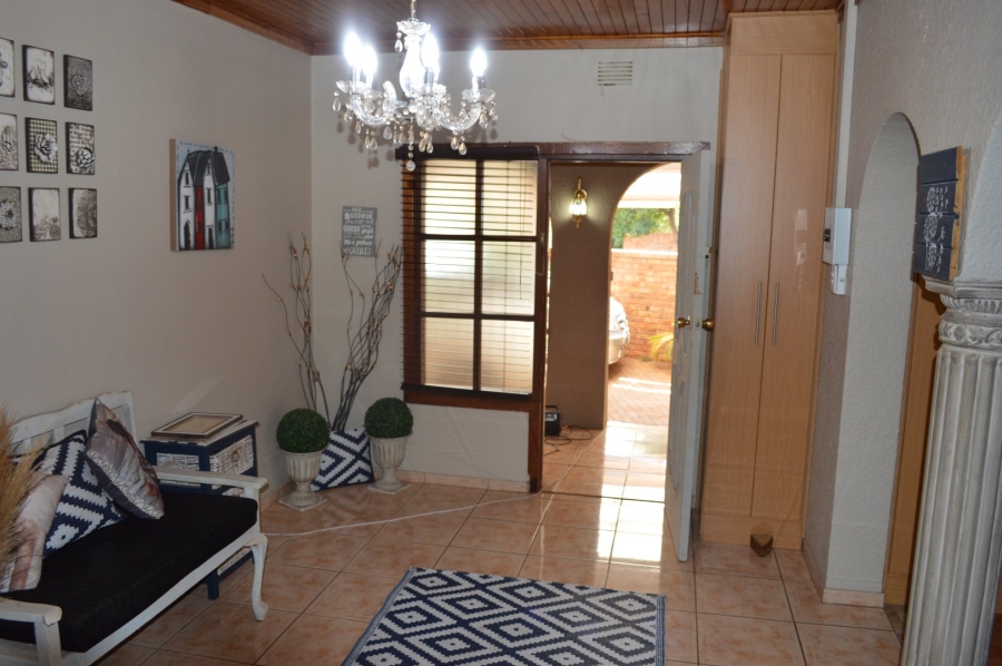 8 Bedroom Property for Sale in Flamwood North West